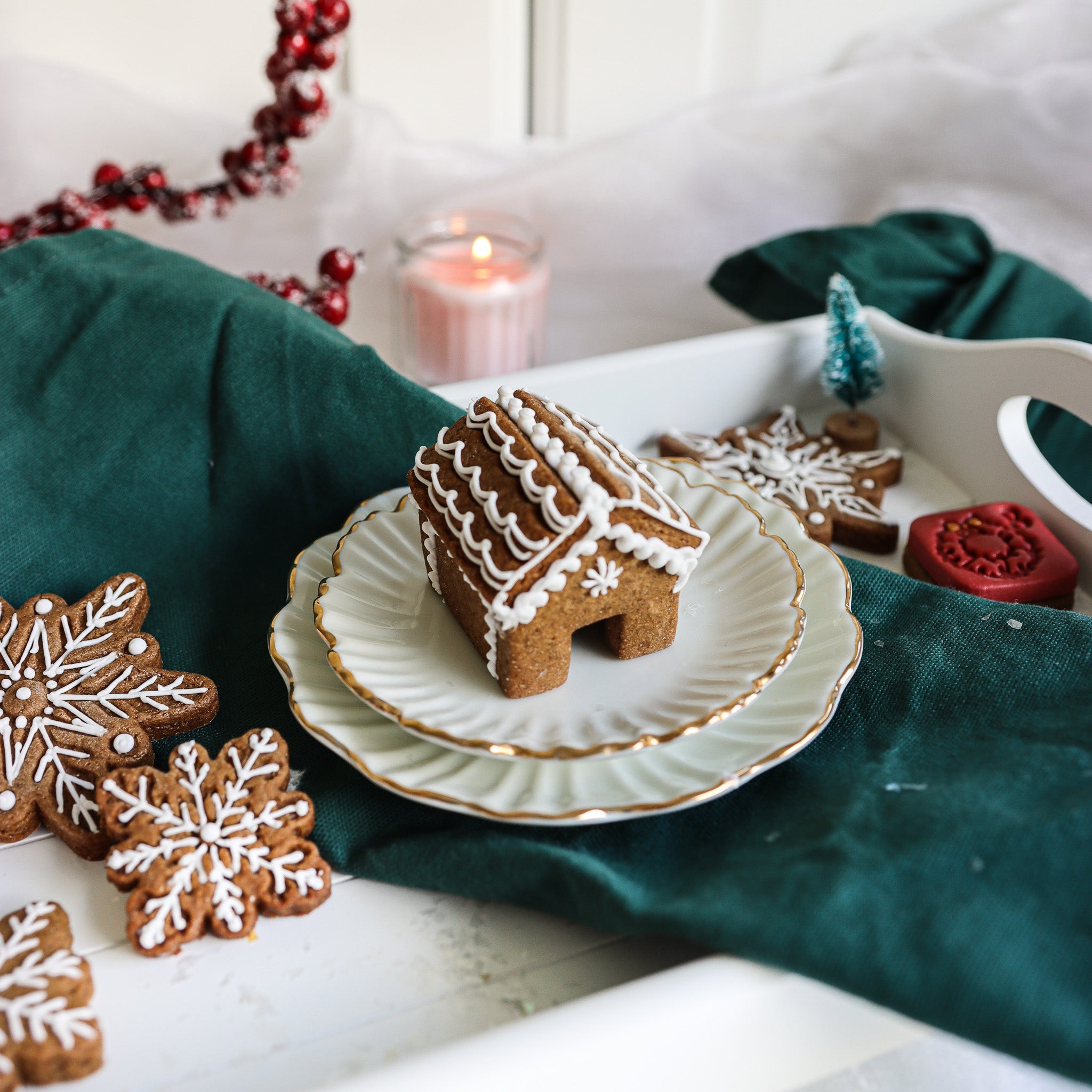 Mini Gingerbread House Biscuit Baking and Decorating Kit