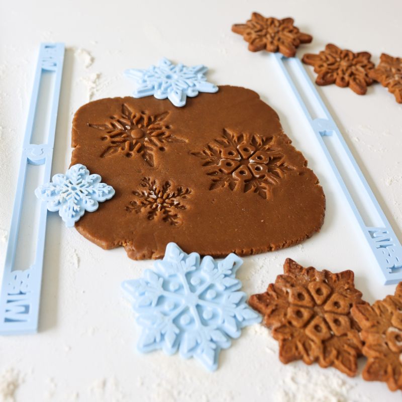 Scandi Gingerbread Snowflake Christmas Biscuit Baking and Decorating Kit