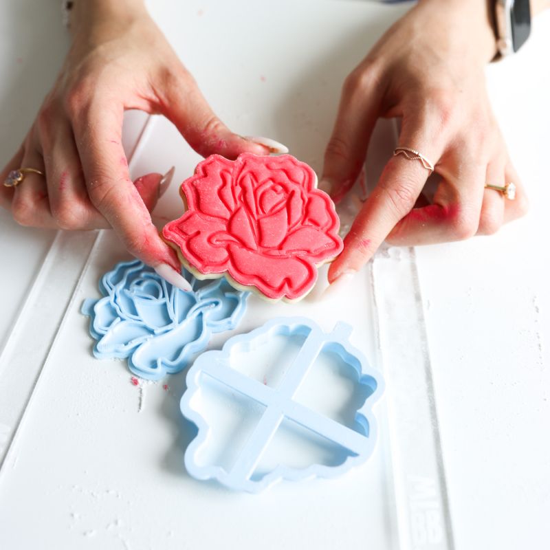 Blooming Rose Biscuit Baking and Decorating Starter Kit