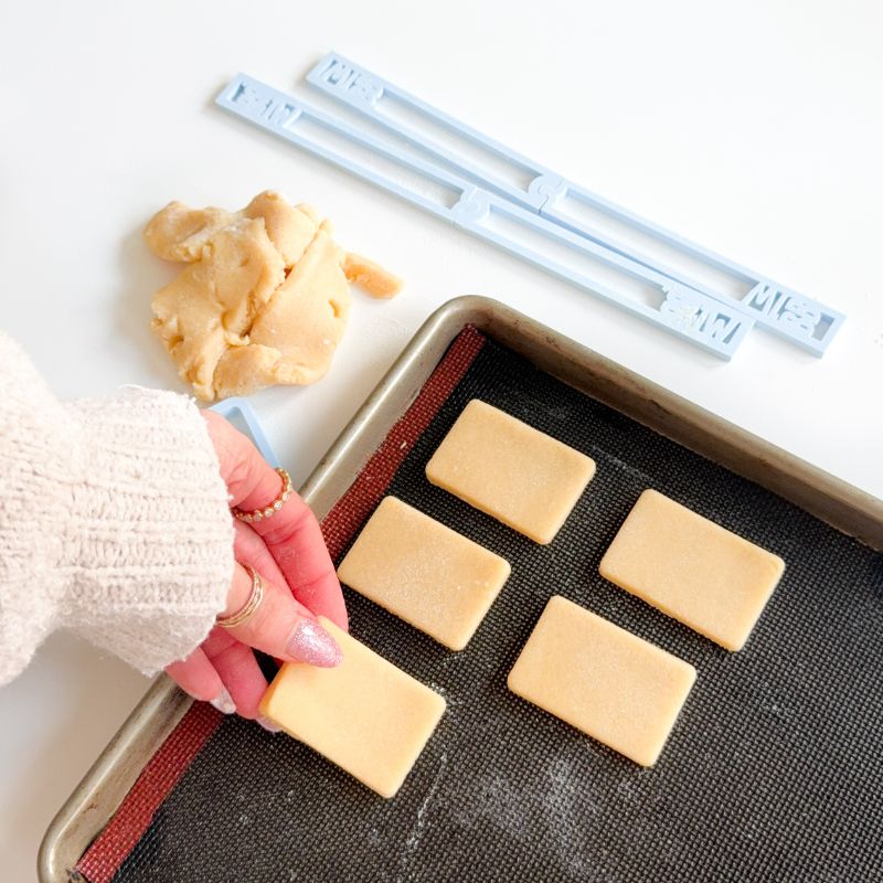 Valentine's Love Letters - Biscuit Make, Bake and Colour Kit
