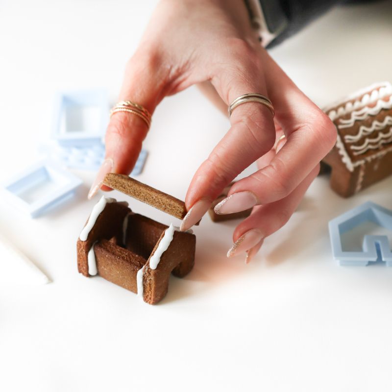 Mini Gingerbread House Biscuit Baking and Decorating Kit