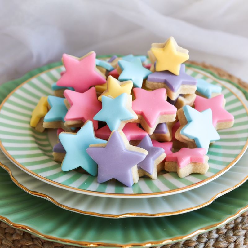 Super Star Biscuits: Vanilla Sugar Biscuits with Fondant Icing
