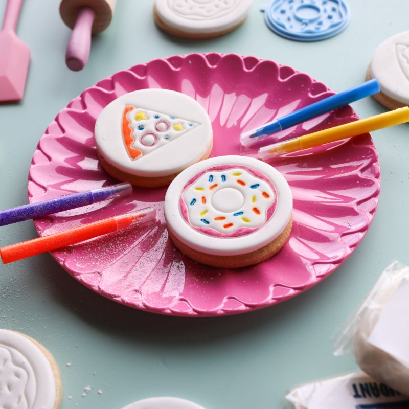 Double Delicious: Pizza and Donuts Biscuit Make, Bake and Colour Kit