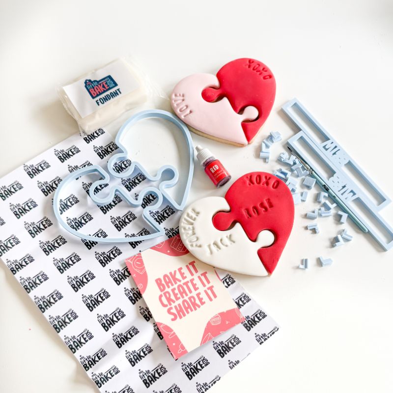 Valentine&#39;s Heart Puzzle Biscuit Baking and Decorating Kit