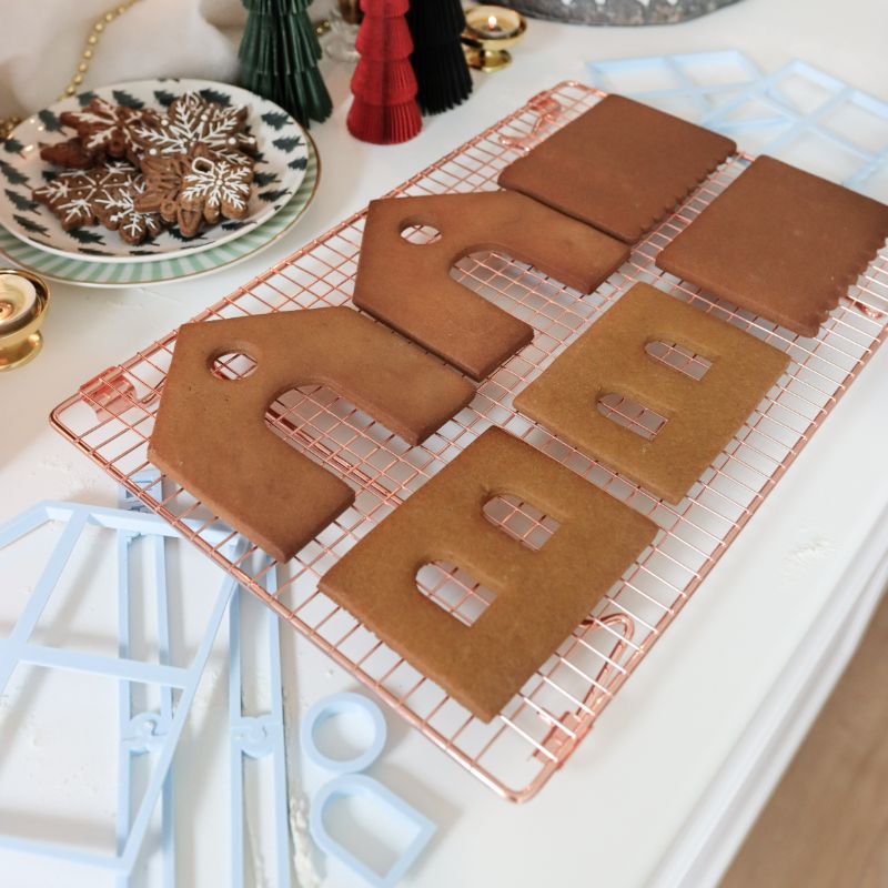 Standard Gingerbread House Biscuit Baking and Decorating Kit