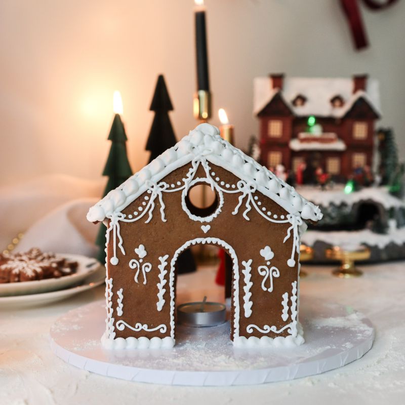 Standard Gingerbread House Biscuit Baking and Decorating Kit