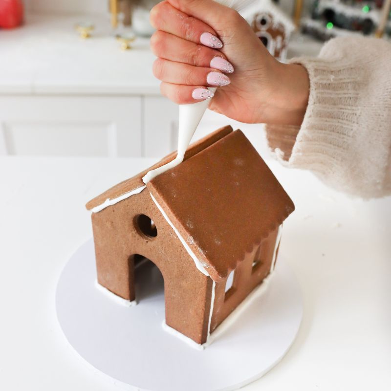 Standard Gingerbread House Biscuit Baking and Decorating Kit