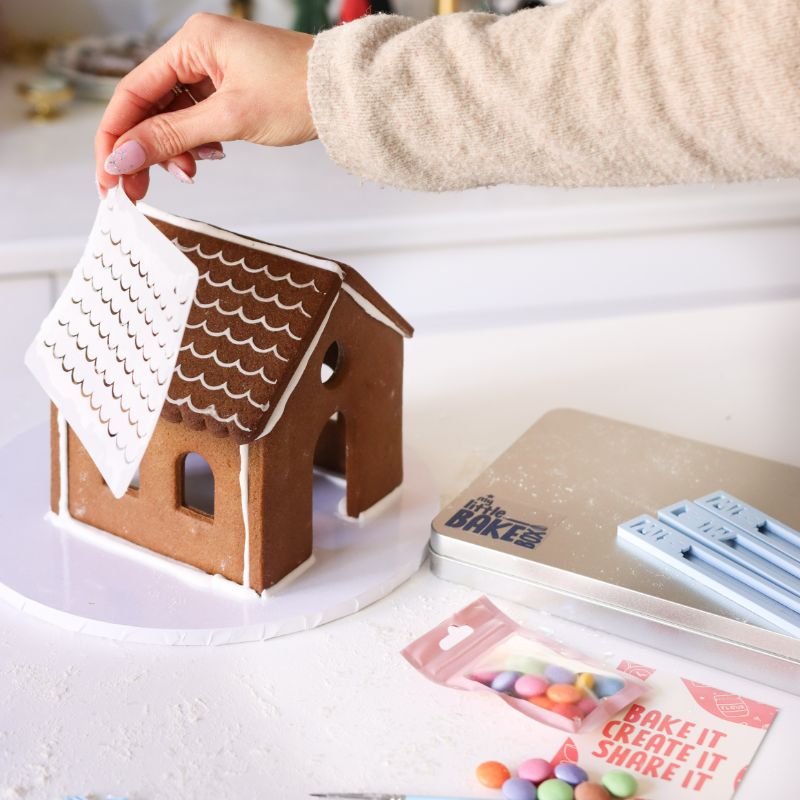 Deluxe Gingerbread House Biscuit Baking and Decorating Kit