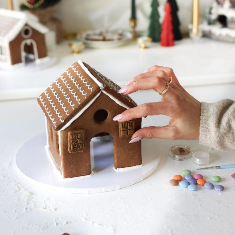 Deluxe Gingerbread House Biscuit Baking and Decorating Kit