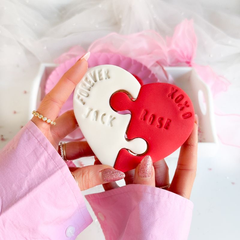 Valentine&#39;s Heart Puzzle Biscuit Baking and Decorating Kit