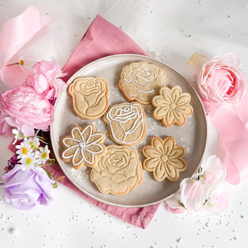 Scandi Floral Mother's Day Biscuit Baking and Decorating Kit