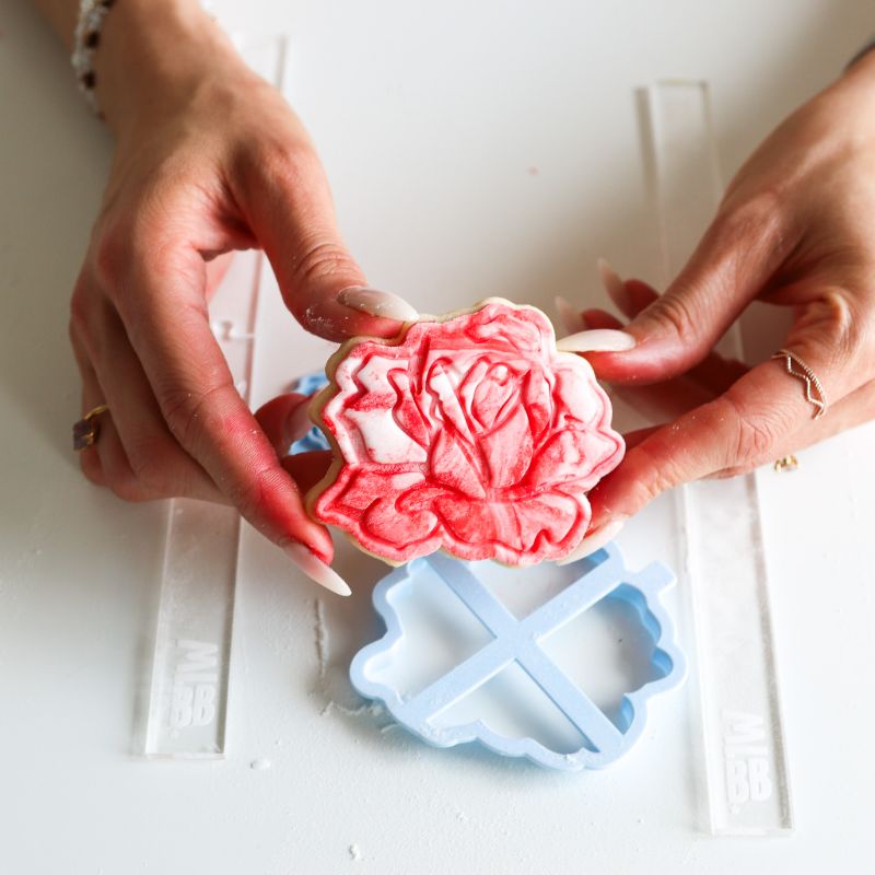 Blooming Rose Biscuit Baking and Decorating Starter Kit