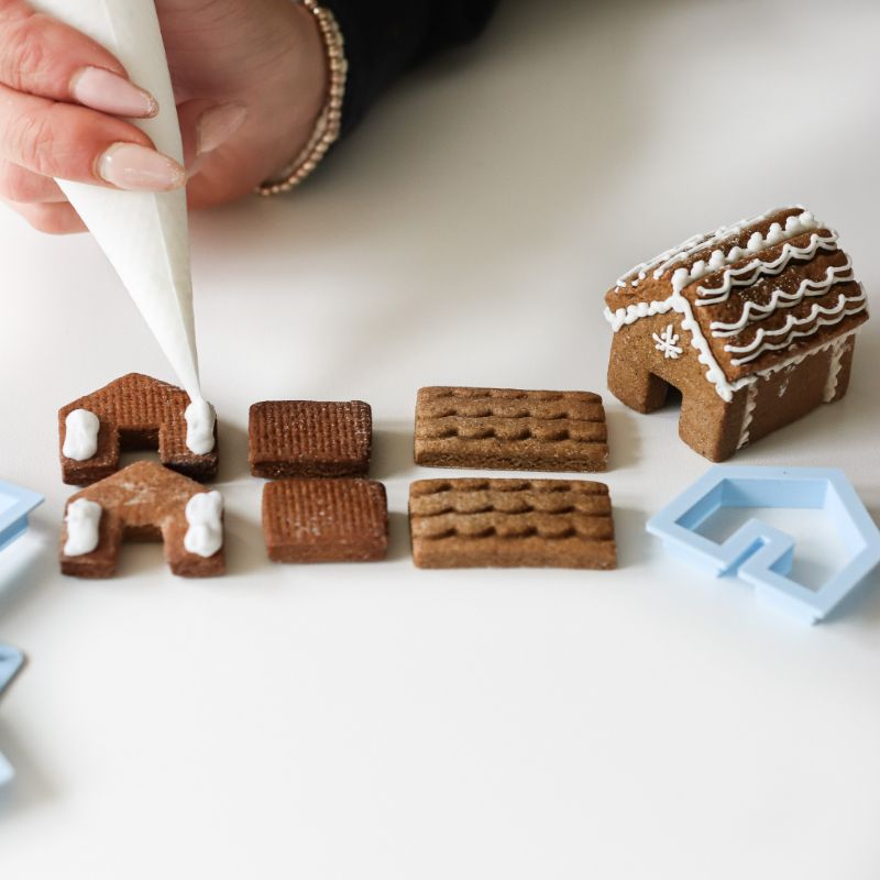 Mini Gingerbread House Biscuit Baking and Decorating Kit