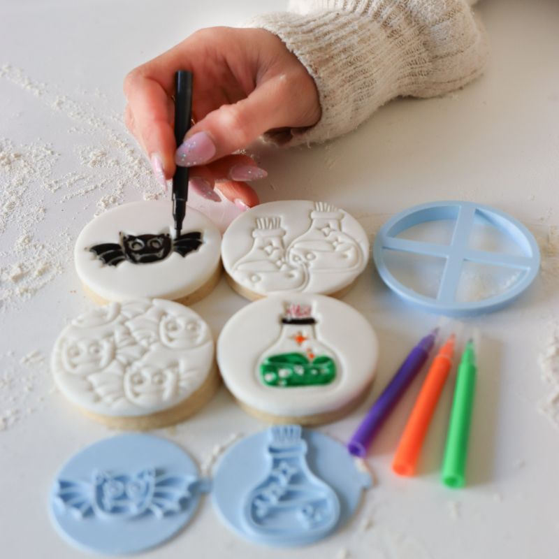 Ghoulish Goodies: Halloween Biscuit Make, Bake and Colour Kit