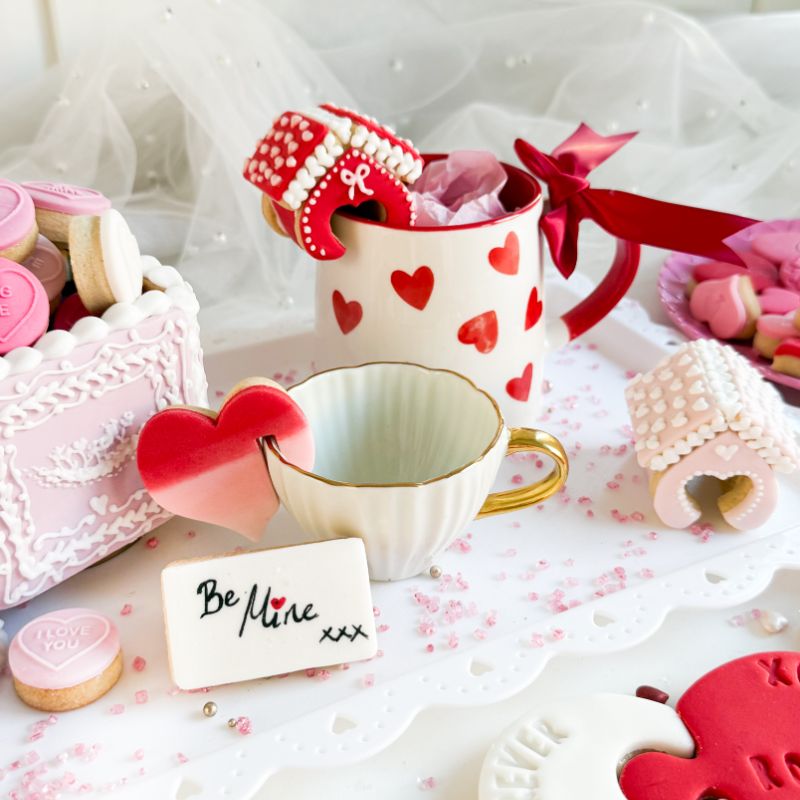 Valentine's Love Letters - Biscuit Make, Bake and Colour Kit