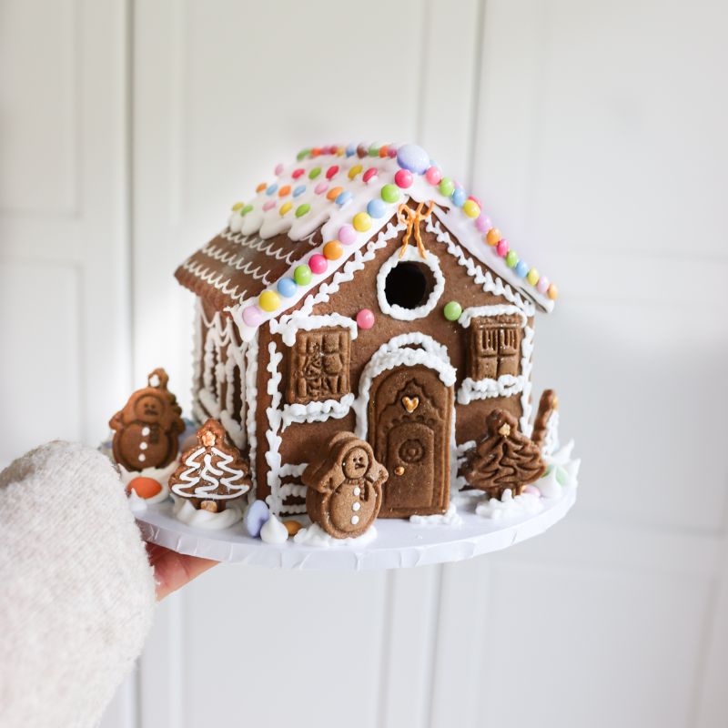 Deluxe Gingerbread House Biscuit Baking and Decorating Kit